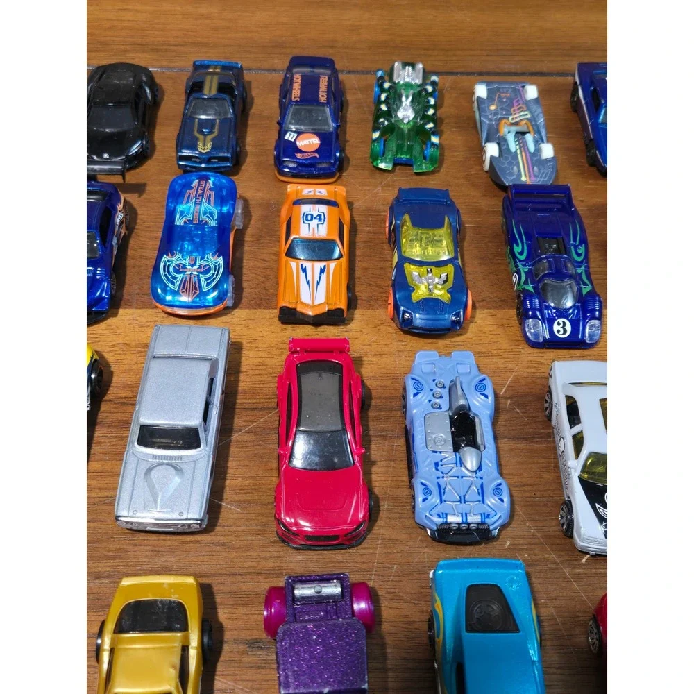 Hot Wheels and Matchbox Diecast Toy Car Lot Mixed 50 Pieces 1/64 Scale Assorted